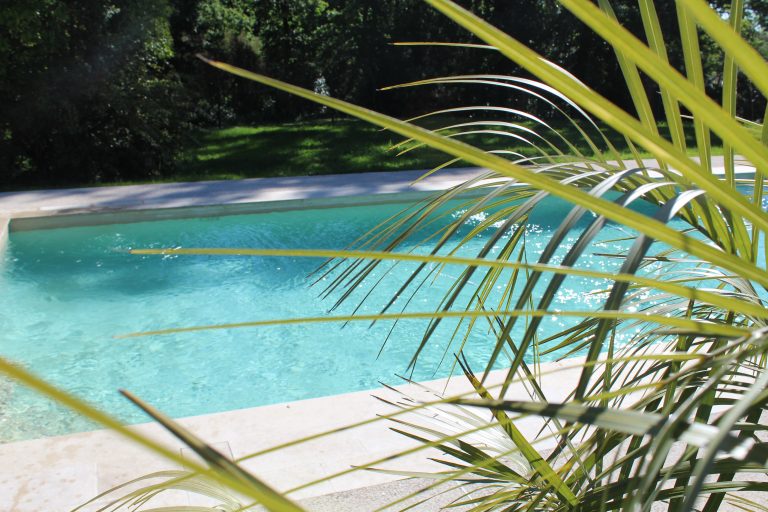 Piscine Domaine de Montjoie hôtel 4 étoiles