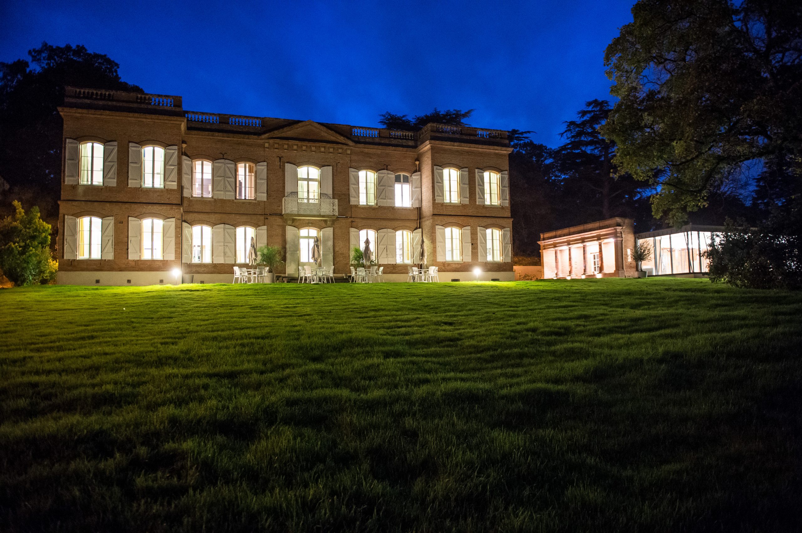 Le Domaine de Montjoie hôtel à Toulouse en soirée